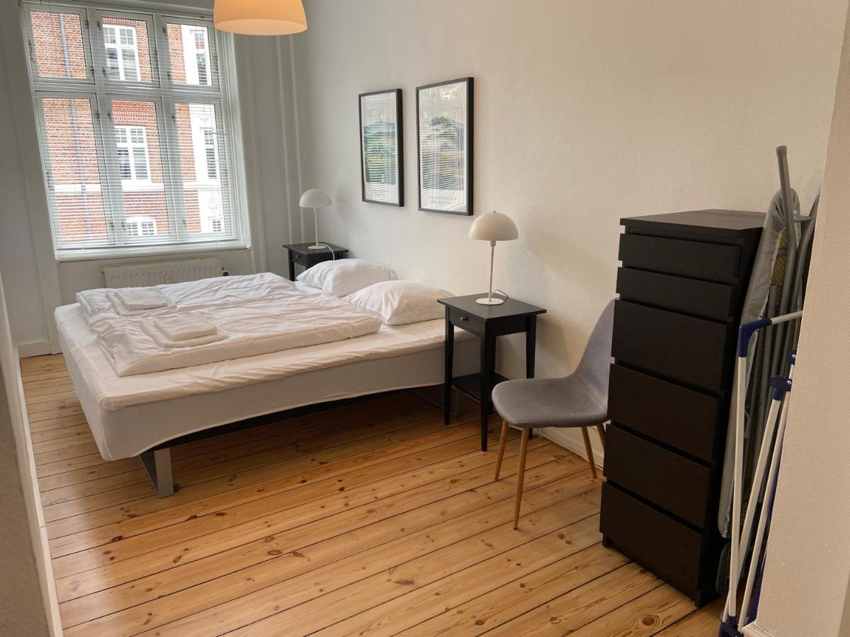 Bright 2-Bedroom Apartment In Elegant Osterbro Koppenhága Kültér fotó